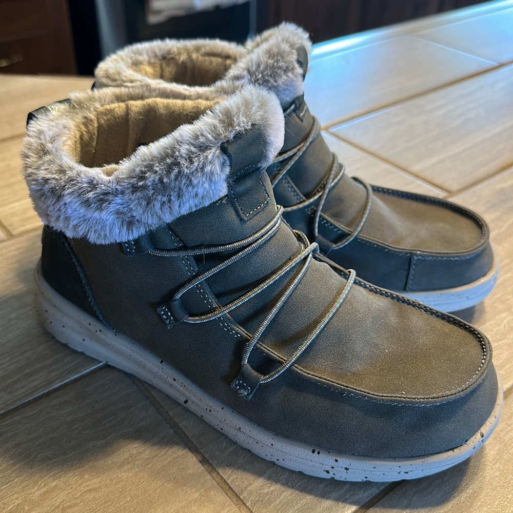 Grey Hey Dudes with Fur, size 8, worn only once. Perfect Condition